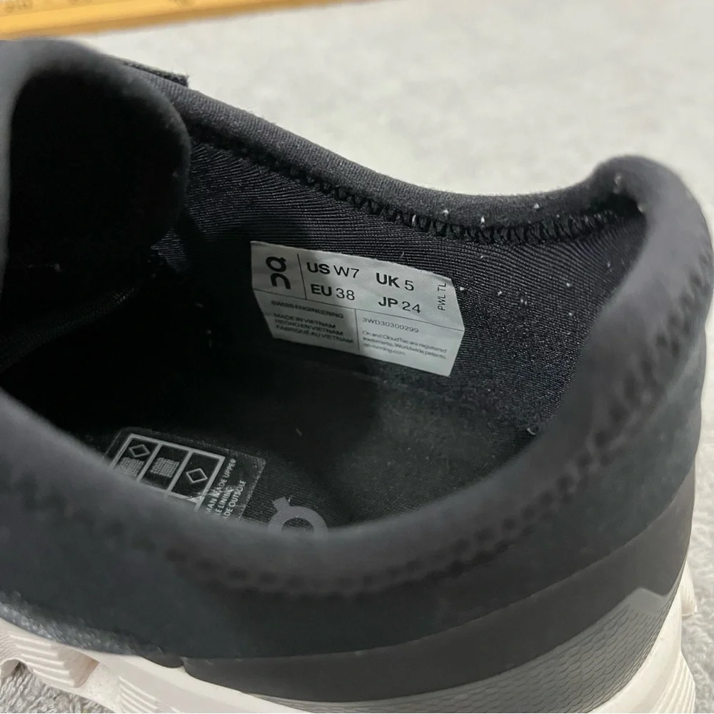ON Cloud X3 AD Black/White Running Shoes US Women's 7 EU 38 - Picture 5 of 10